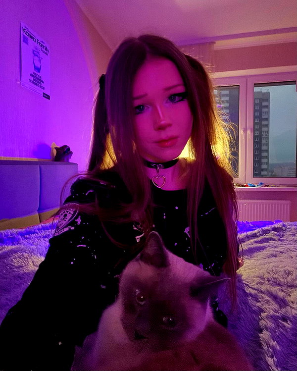 tiny.eviluv instagram image archive image