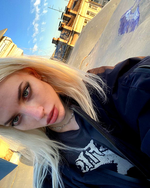 anya4everr instagram image archive image