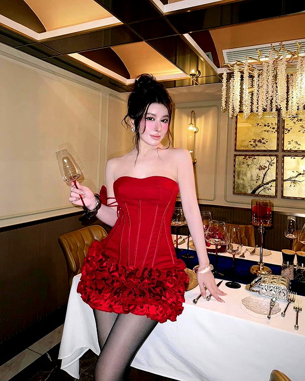 lyhythuedoxinh instagram image archive image