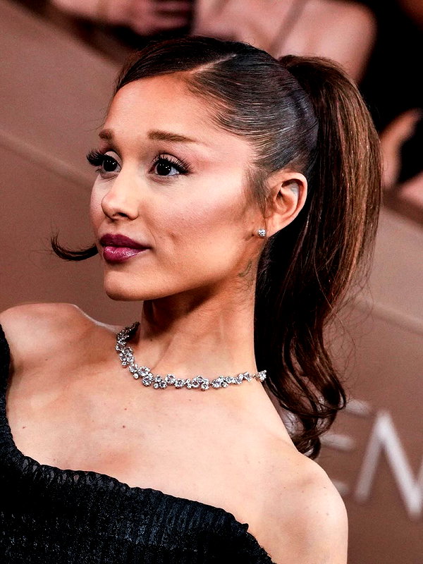 arianagrande instagram image archive image