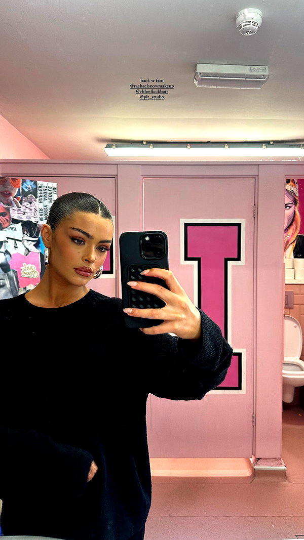 oliviaphillipps instagram image archive image