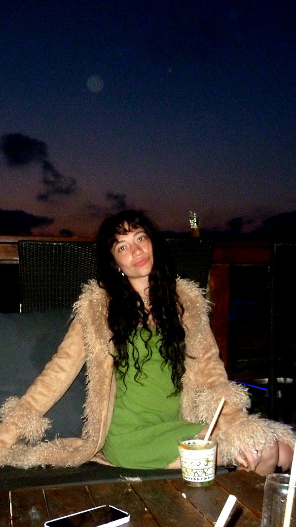 romi_henenson instagram image archive image