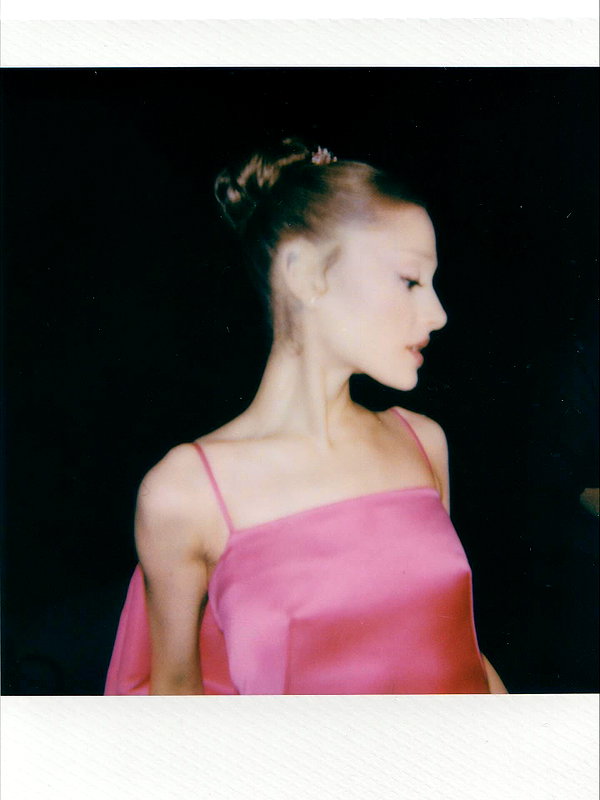 arianagrande instagram image archive image