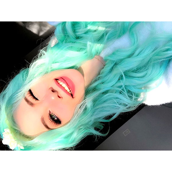 danielle.mercedie instagram image archive image