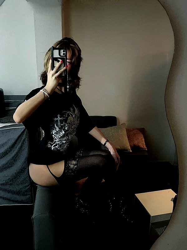 shevaal_x instagram image archive image