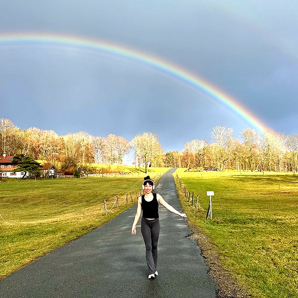 romi_henenson instagram image archive image