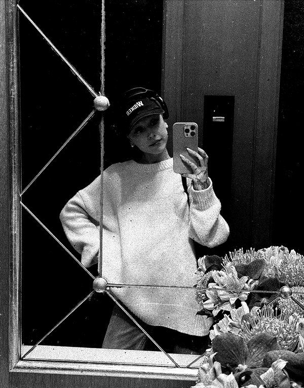 arianagrande instagram image archive image