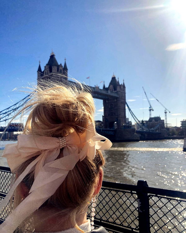 leni.bahr instagram image archive image