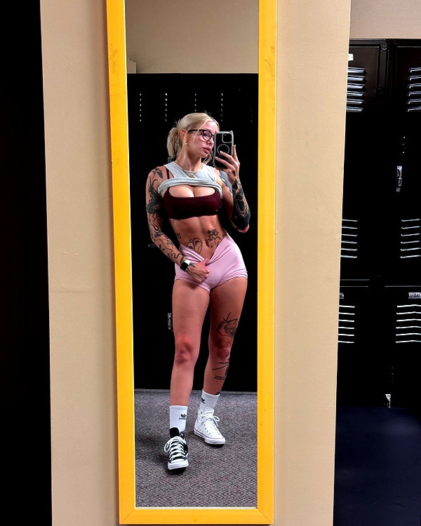 peachtoot.plz instagram image archive image