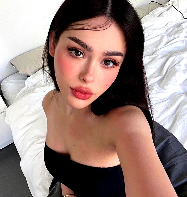 baddiesessence instagram image archive image