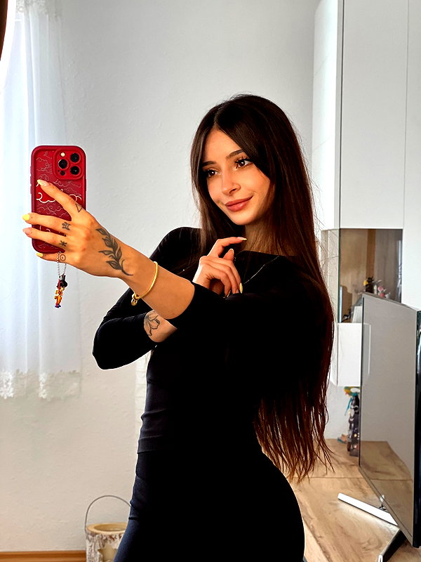 cata.leyah instagram image archive image