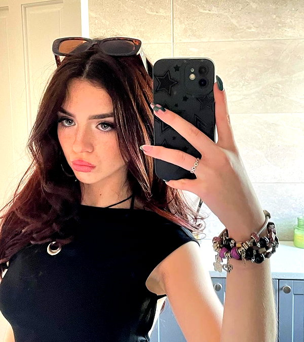 baddiesessence instagram image archive image