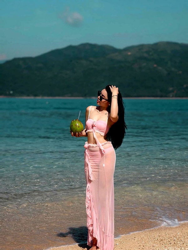 lyhythuedoxinh instagram image archive image