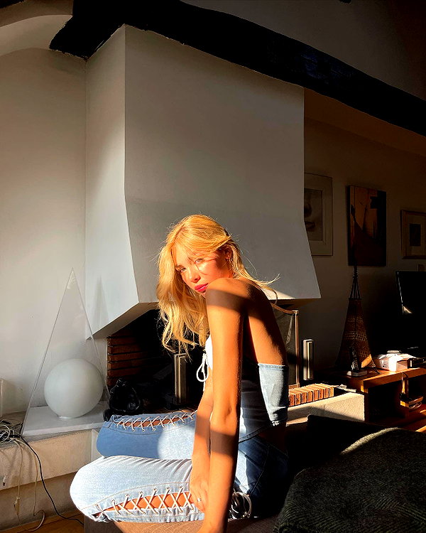 maya.keyy instagram image archive image