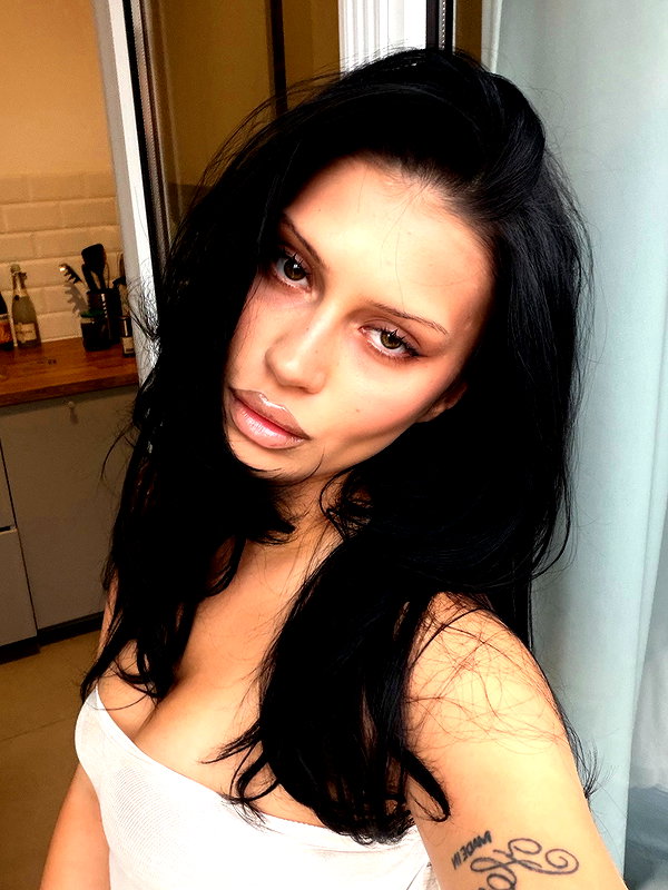 karolinaawasik instagram image archive image