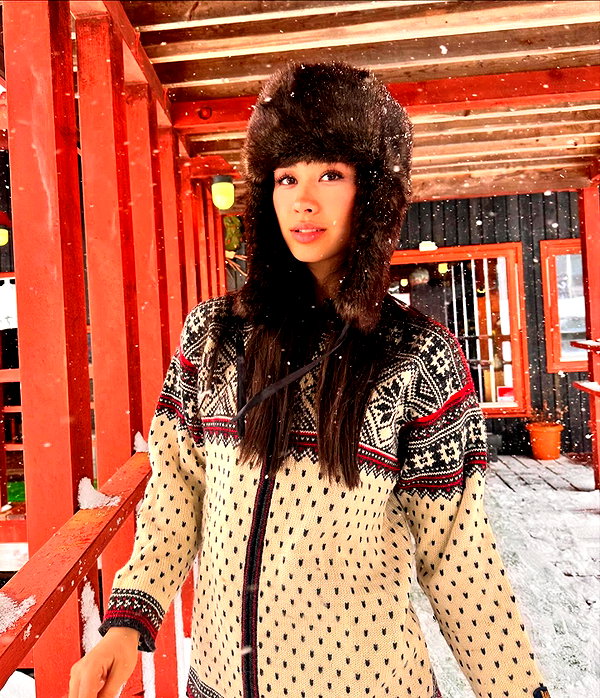cait.knight instagram image archive image