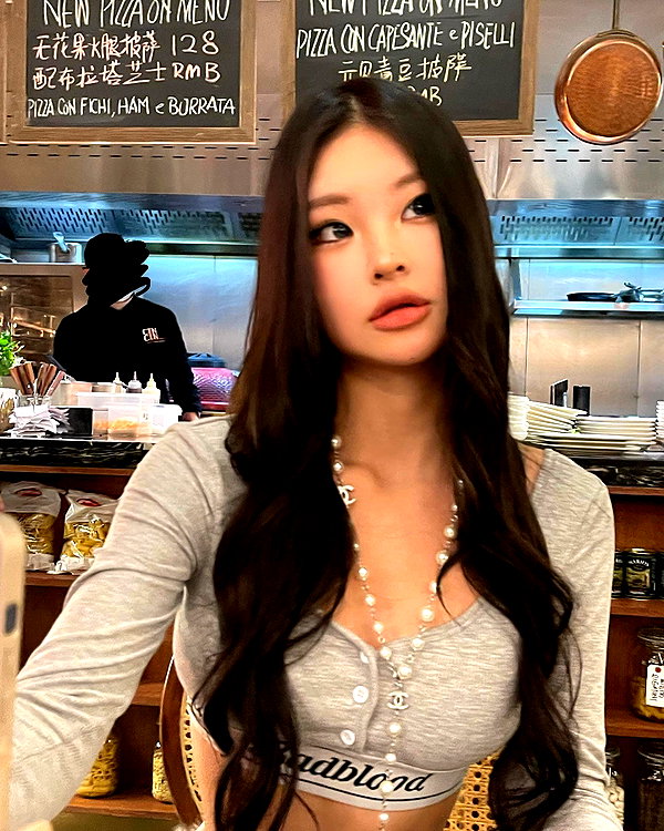 ll.lu1s instagram image archive image