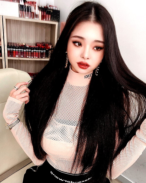 dear.zia instagram image archive image