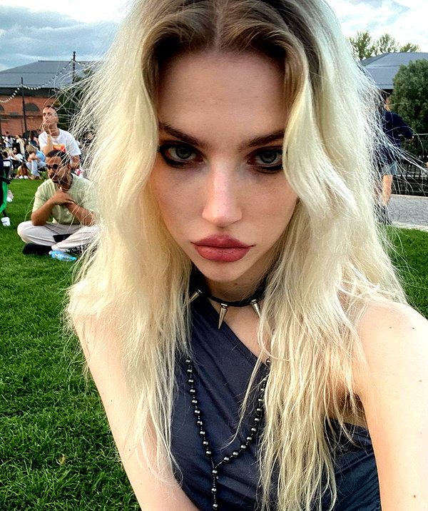 anya4everr instagram image archive image