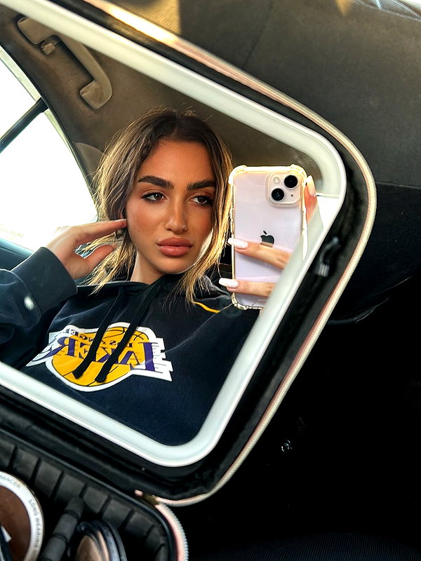 seline_paz instagram image archive image