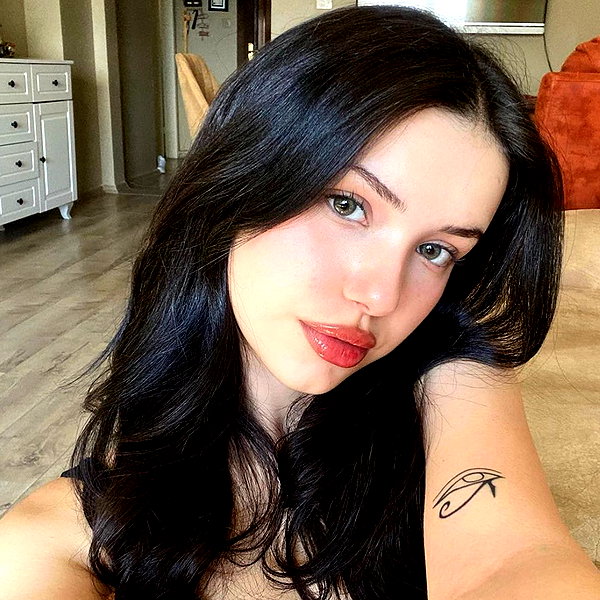 baddiesessence instagram image archive image
