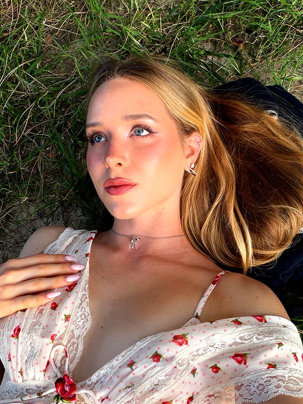carolinezalog instagram image archive image