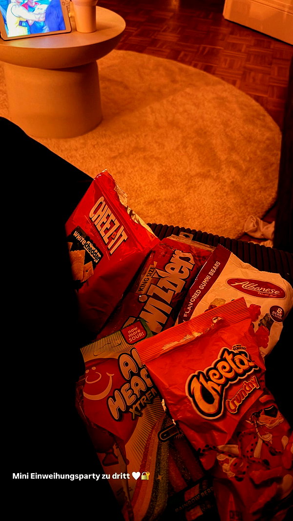 sophiecharlotth archive image