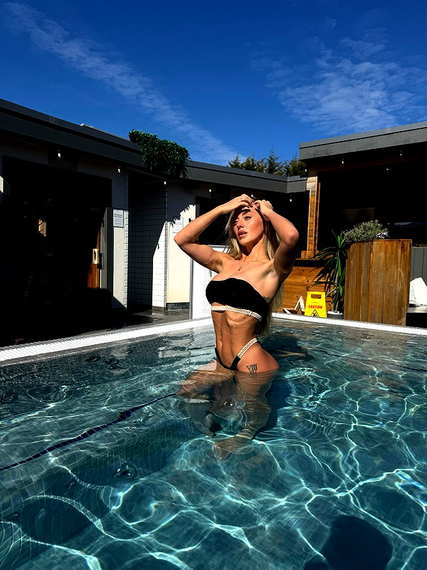 rhiannonbluee instagram image archive image