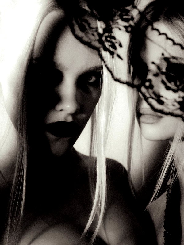 ch111oe instagram image archive image
