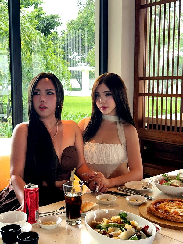 quenhi.phamm instagram image archive image