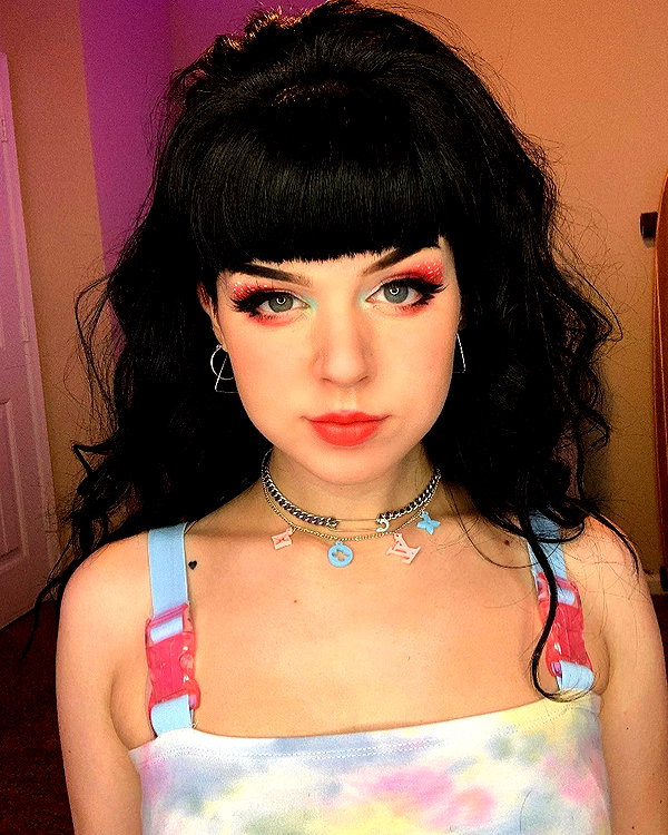 yeahimcaroline instagram image archive image