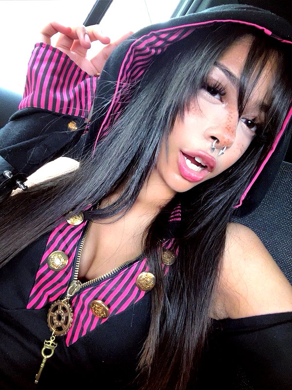 twodollie instagram image archive image
