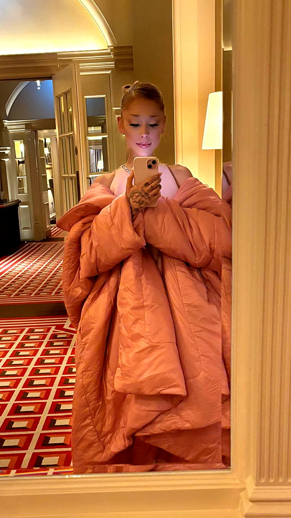 arianagrande instagram image archive image