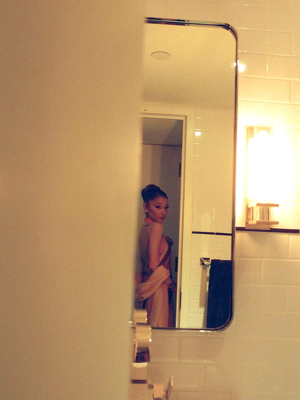 arianagrande instagram image archive image