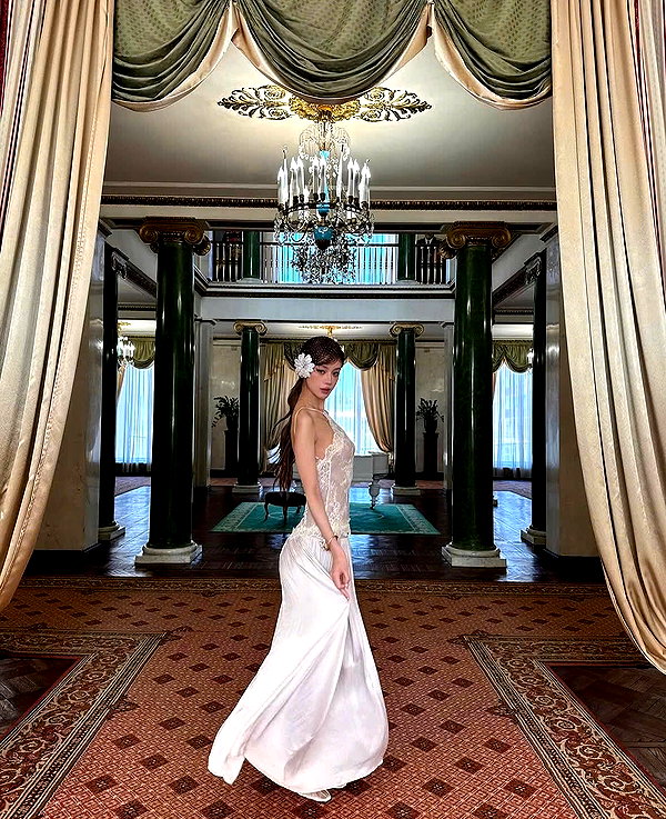 lyhythuedoxinh instagram image archive image