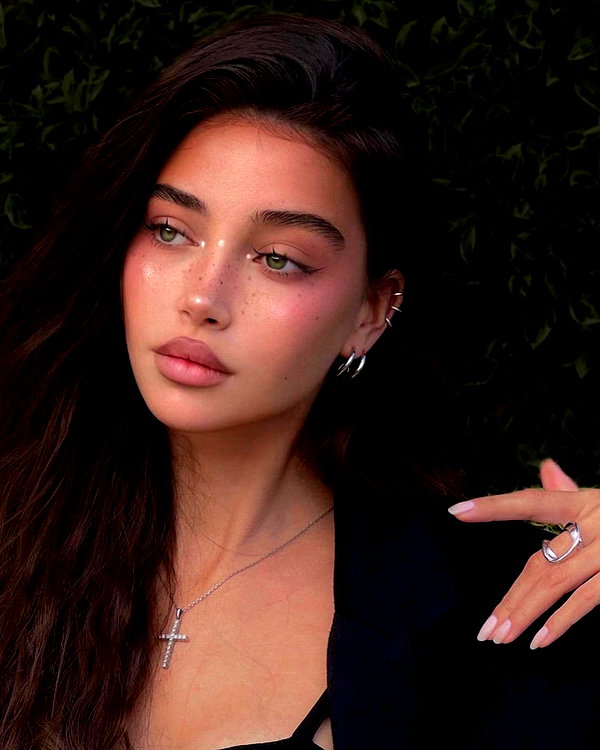 baddiesessence instagram image archive image