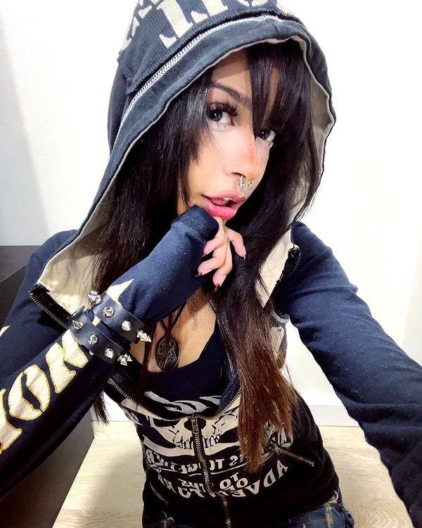 twodollie instagram image archive image