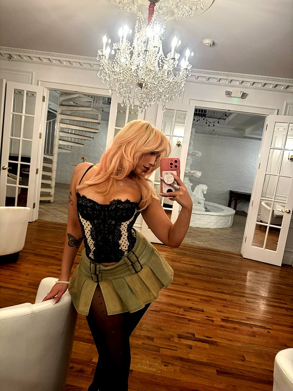 v.qx instagram image archive image