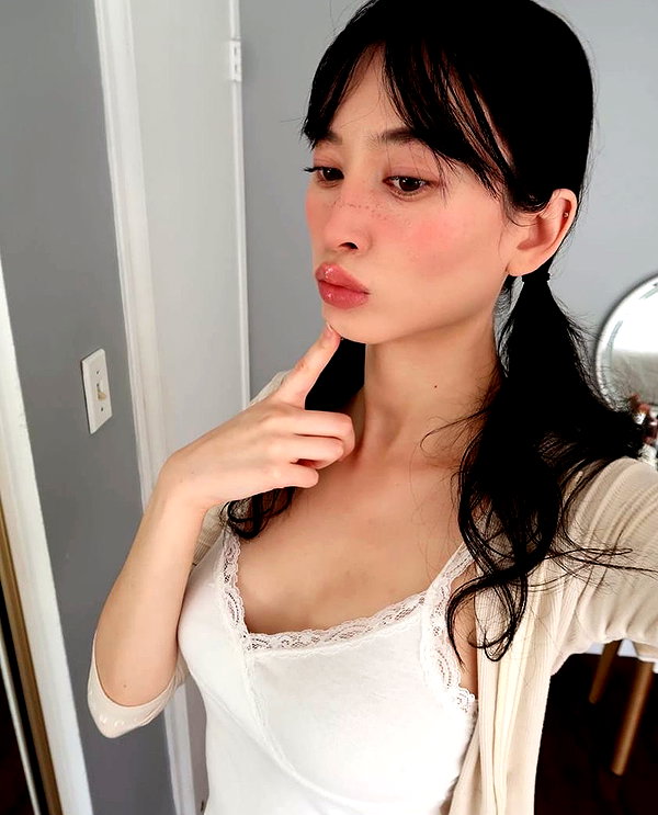 baddiesessence instagram image archive image