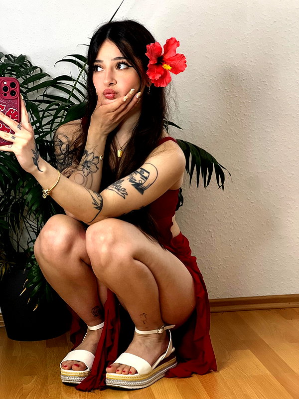 cata.leyah instagram image archive image