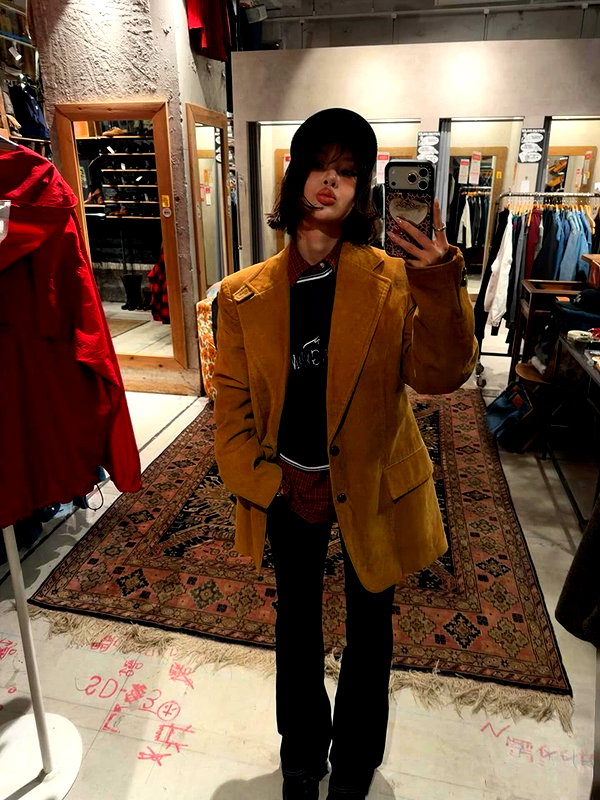 ll.lu1s instagram image archive image