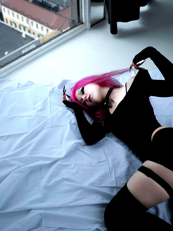 tiny.eviluv instagram image archive image