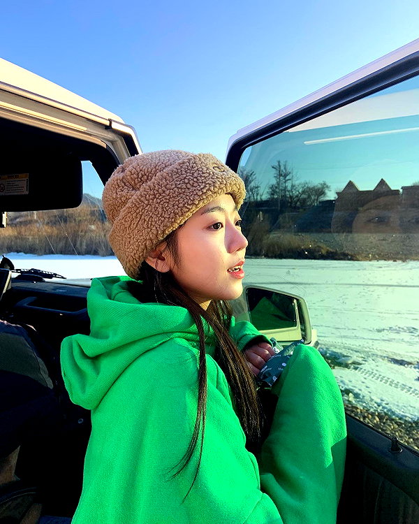 hyeweon__ instagram image archive image