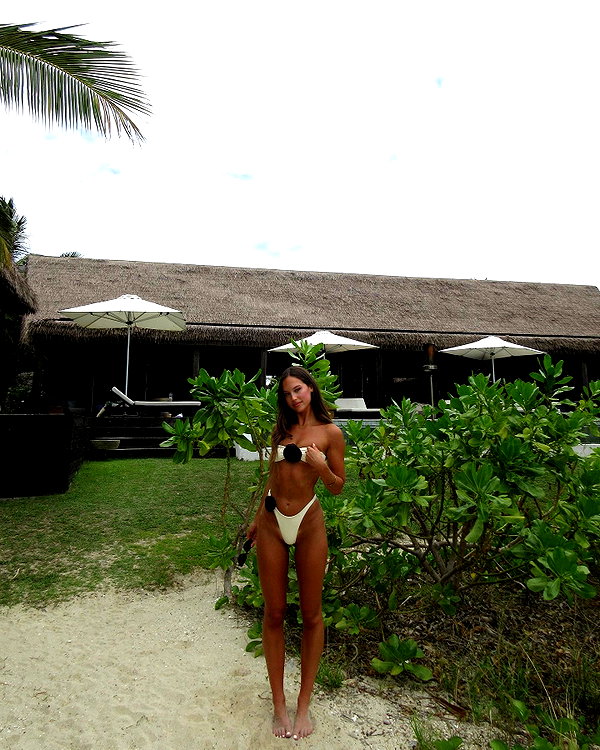 olivia.mathers instagram image archive image