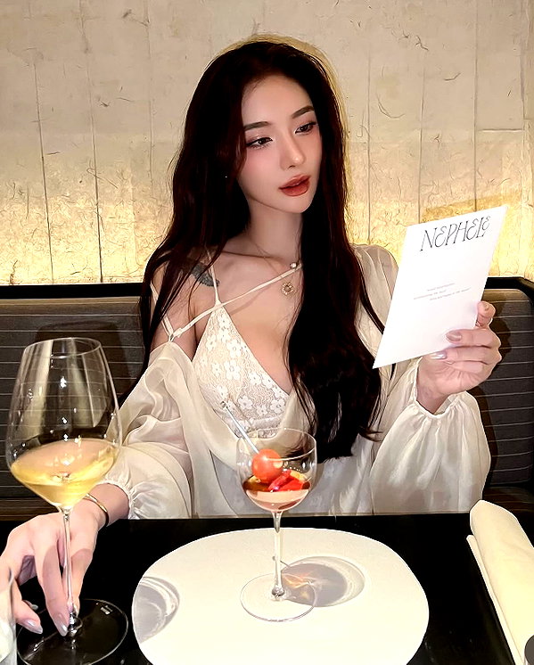 lyhythuedoxinh instagram image archive image