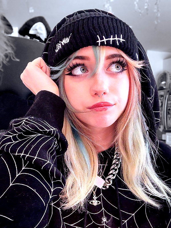Archived image from @iluvmeww on Instagram