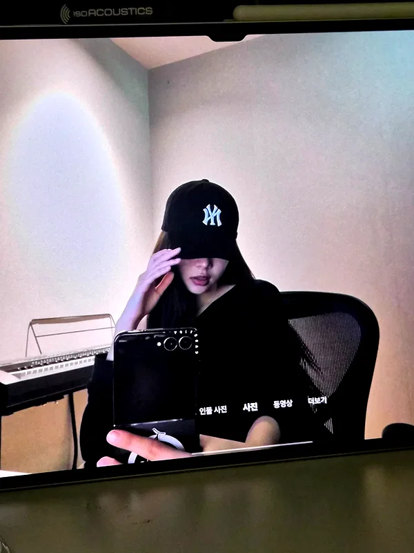 hhh.e_c.v instagram image archive image
