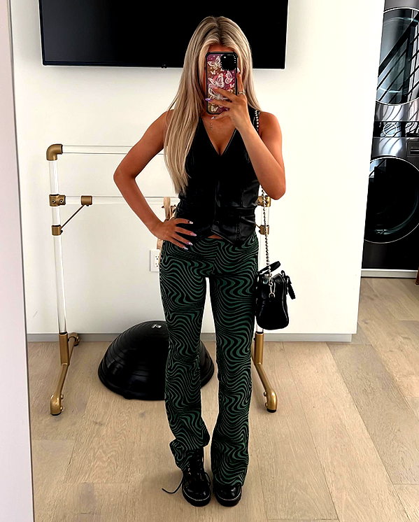 ellianawalmsley instagram image archive image