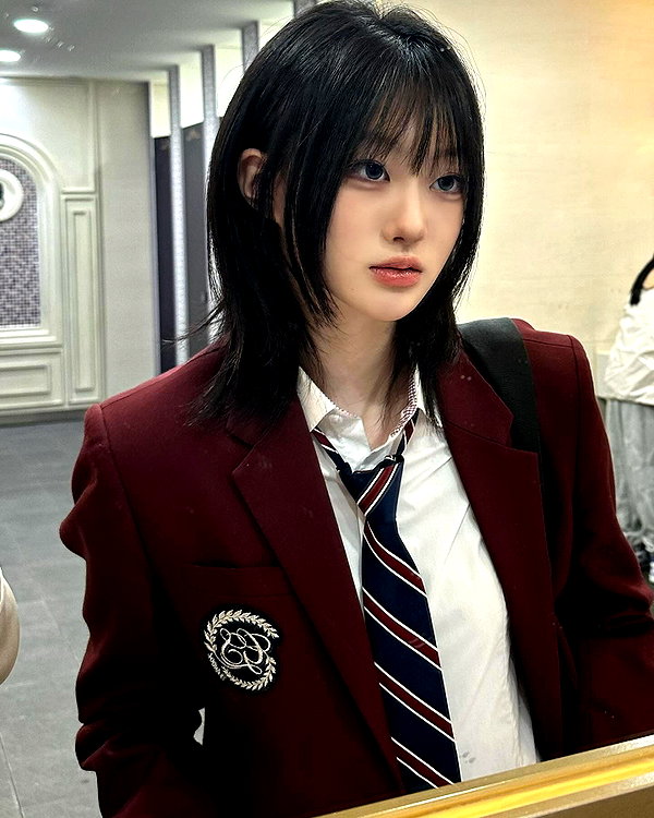 esnioughxx._y2 instagram image archive image