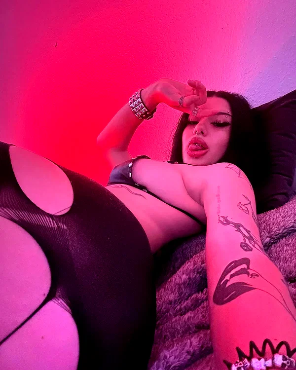 chica.niebla instagram image archive image